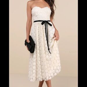 Lulu's 3D Floral Strapless Dress with Black Bow